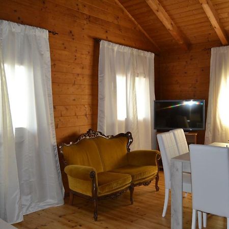 Chalet L Oasi Di Ambra 8 Posti Letto Con Uso Piscina Ардеа Экстерьер фото