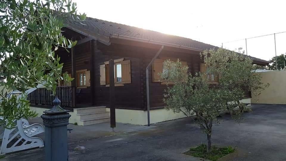 Chalet L Oasi Di Ambra 8 Posti Letto Con Uso Piscina Ардеа Экстерьер фото