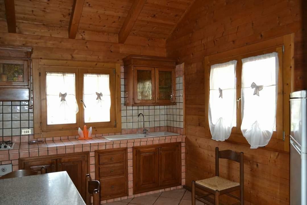 Chalet L Oasi Di Ambra 8 Posti Letto Con Uso Piscina Ардеа Экстерьер фото