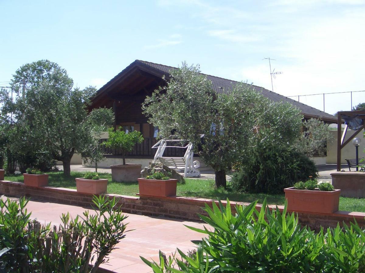 Chalet L Oasi Di Ambra 8 Posti Letto Con Uso Piscina Ардеа Экстерьер фото