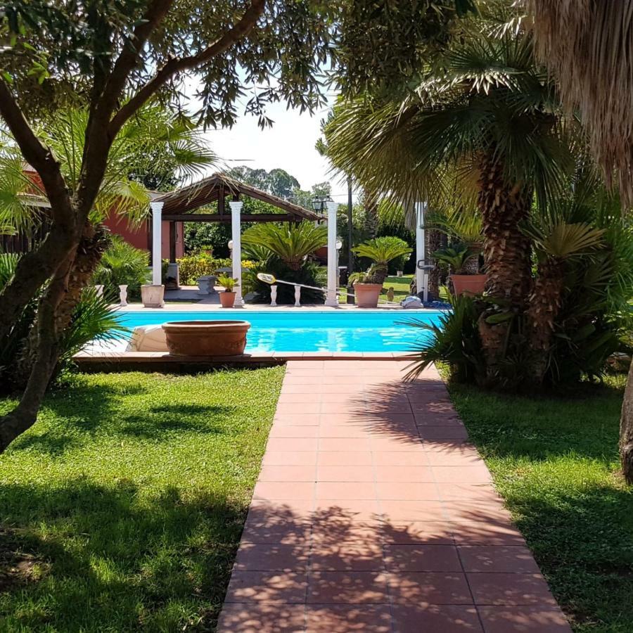 Chalet L Oasi Di Ambra 8 Posti Letto Con Uso Piscina Ардеа Экстерьер фото
