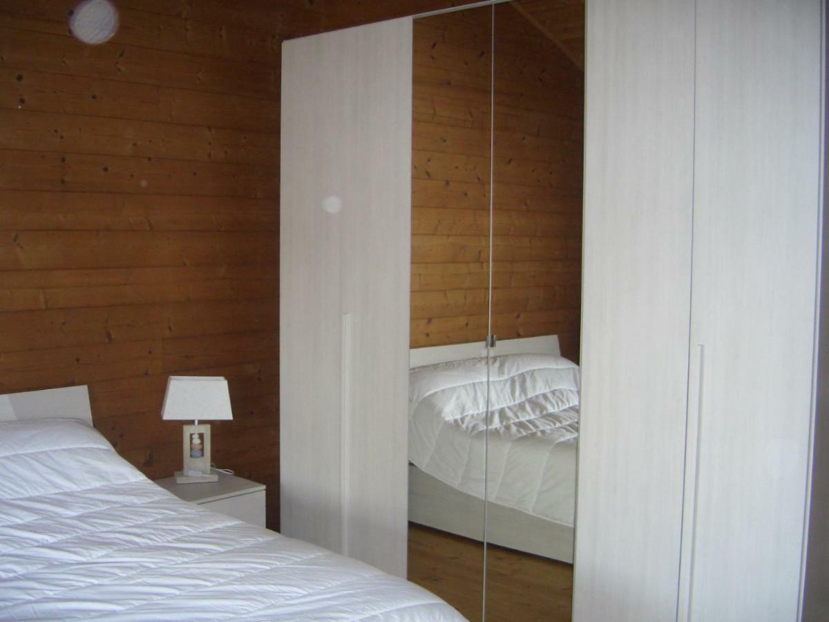 Chalet L Oasi Di Ambra 8 Posti Letto Con Uso Piscina Ардеа Экстерьер фото