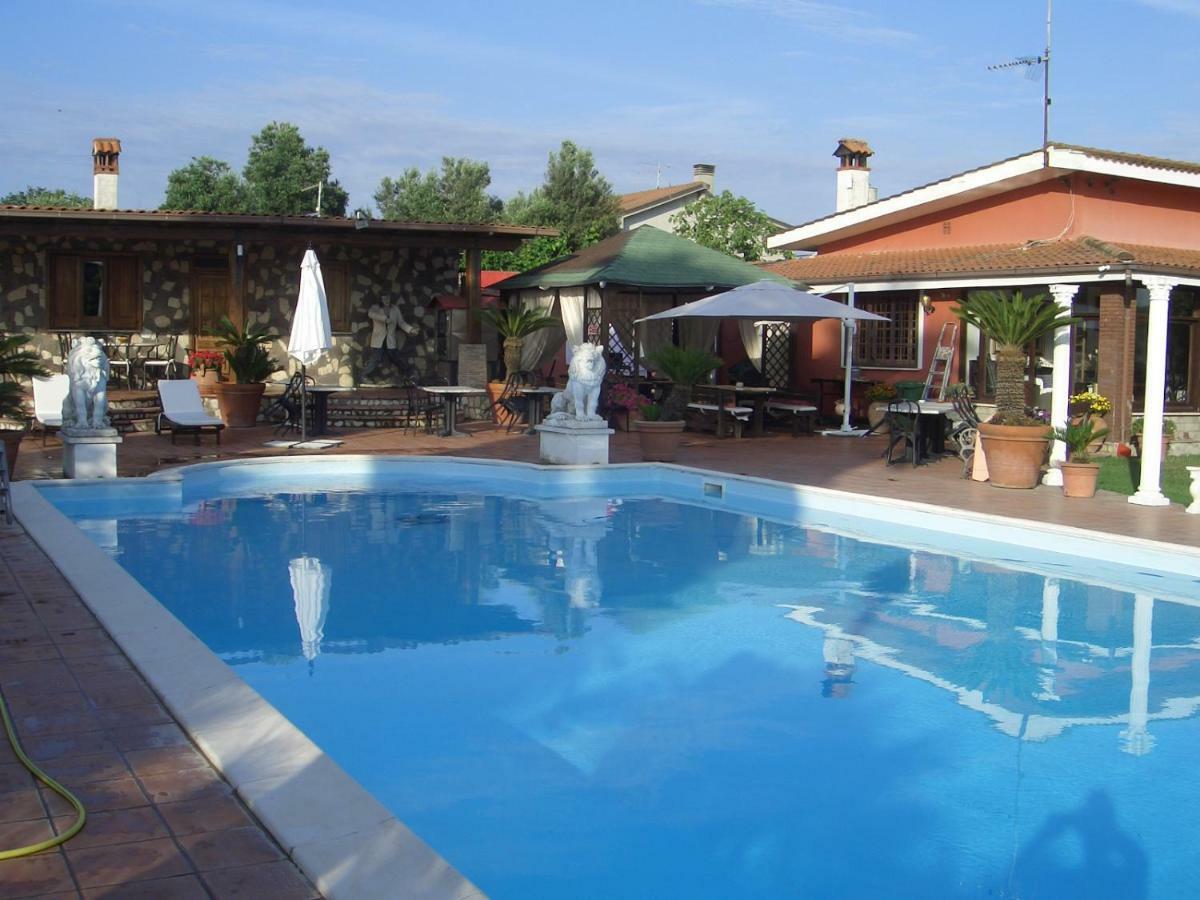 Chalet L Oasi Di Ambra 8 Posti Letto Con Uso Piscina Ардеа Экстерьер фото